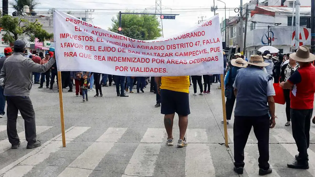 Ejidatarios de San Baltazar Campeche bloquean bulevar Valsequillo; exigen pago de predios