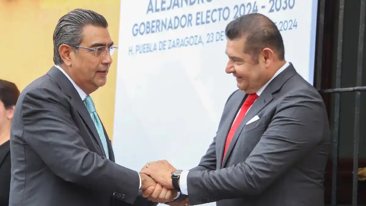 Coloca Sergio Salomón bando para dar a conocer a Alejandro Armenta como próximo gobernador de Puebla