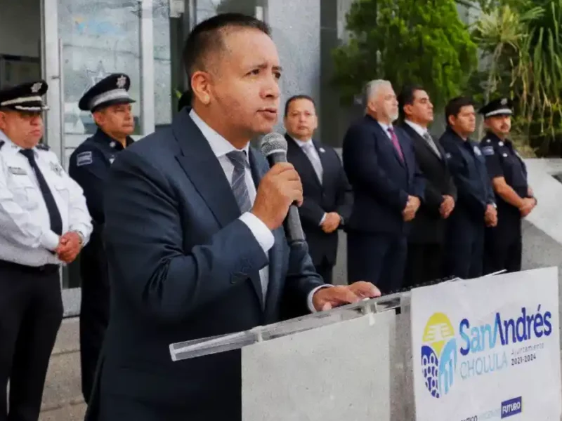 Incrementa Mundo Tlatehui salario de policías; además asciende a 37 elementos de San Andrés Cholula