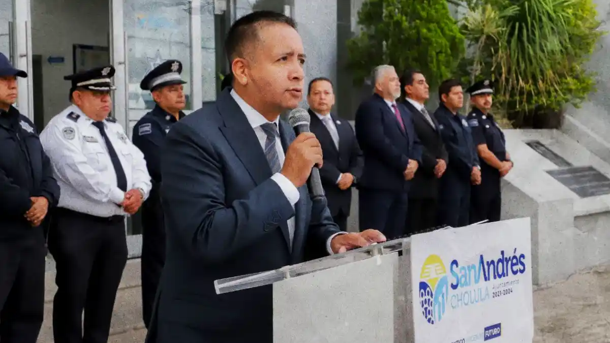 Incrementa Mundo Tlatehui salario de policías; además asciende a 37 elementos de San Andrés Cholula