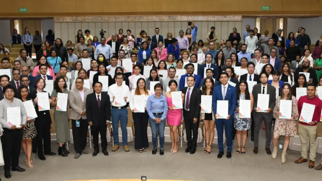 Reciben 245 egresados BUAP el Premio Ceneval al Desempeño de Excelencia EGEL