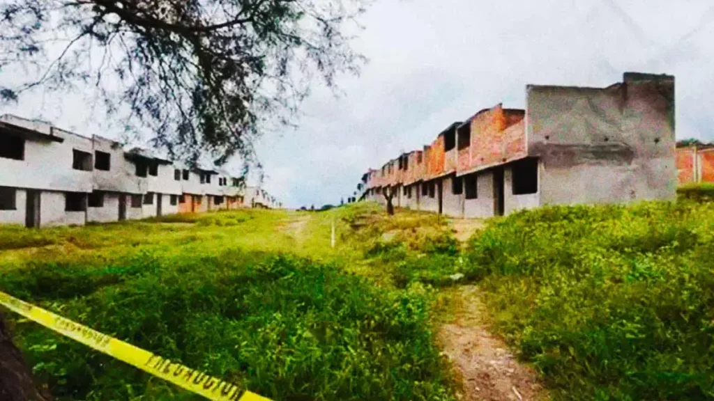 Hallan a indigente muerto dentro de unidad habitacional abandonada en Tehuacán