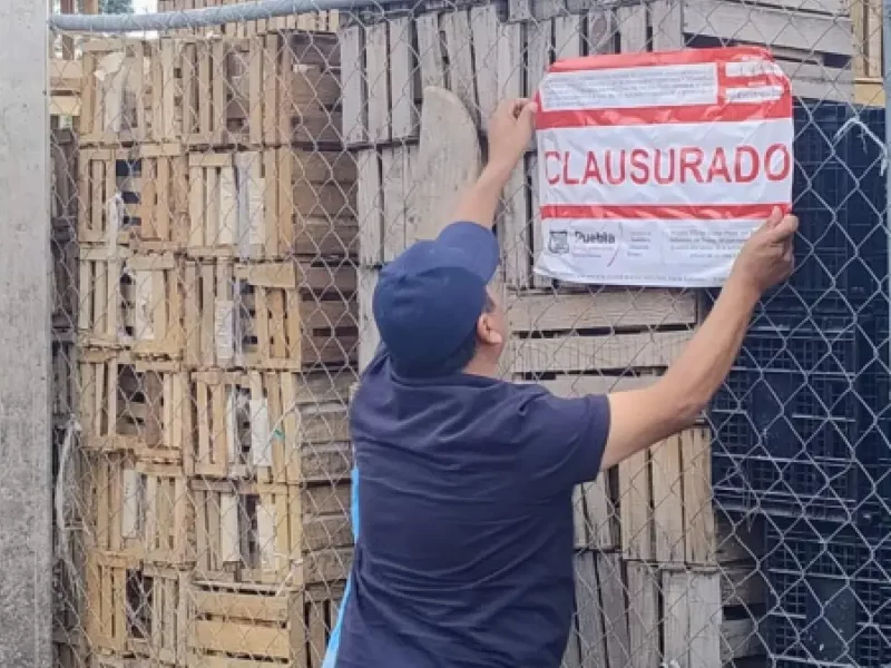 Ayuntamiento de Puebla clausura obra irregular en zona de la Central de Abasto
