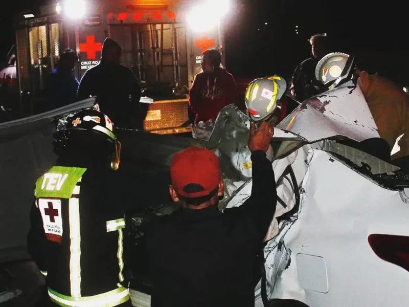 Mujer quedó prensada tras chocar sobre la autopista Virreyes-Teziutlán