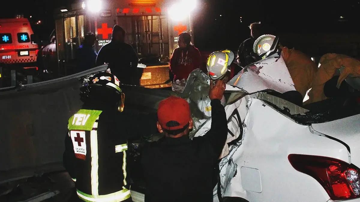 Mujer quedó prensada tras chocar sobre la autopista Virreyes-Teziutlán