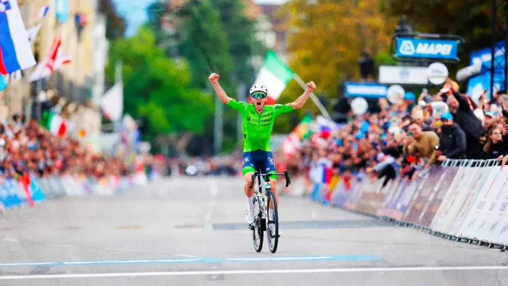 Tadej Pogacar se consagra campeón del mundial de ruta en Zurich, Suiza
