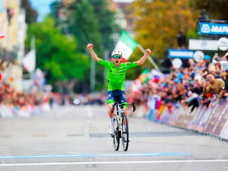 Tadej Pogacar se consagra campeón del mundial de ruta en Zurich, Suiza
