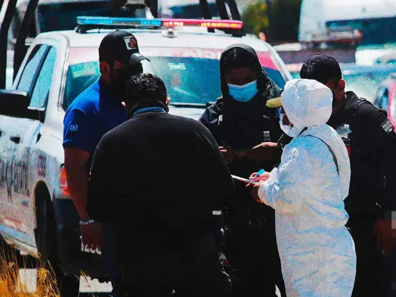 Encuentran el cuerpo de un hombre debajo de un auto en el Periférico Ecológico, Puebla