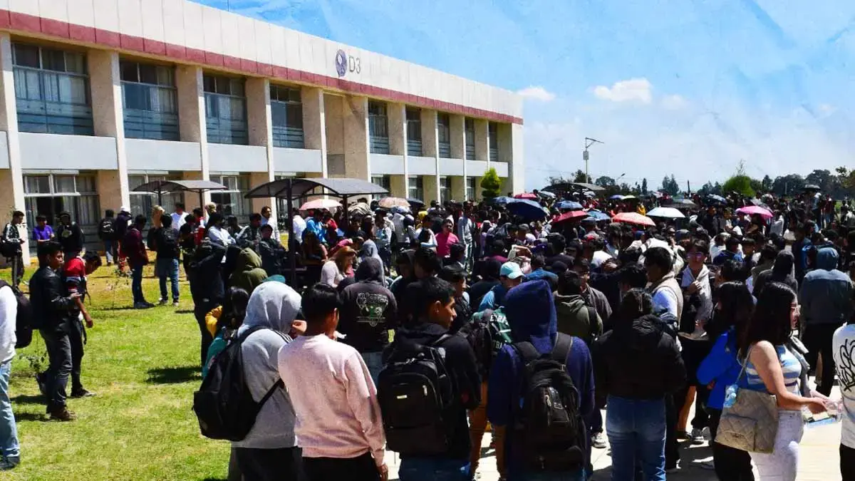 Estudiantes de Universidad Politécnica de Puebla realizan manifestación para exigir pavimentar accesos al plantel