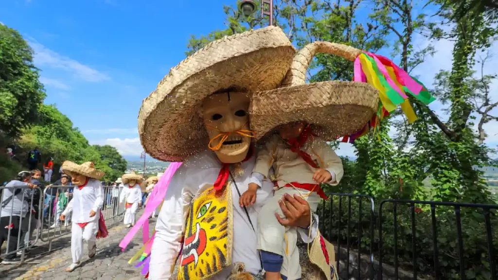 Sergio Salomón promueve la cultura en el Festival Huey Atlixcáyotl