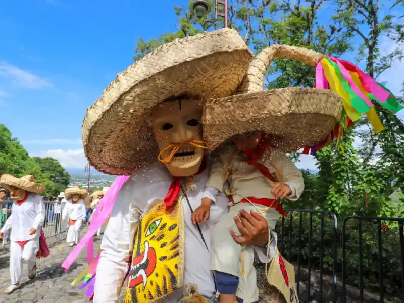 Sergio Salomón promueve la cultura en el Festival Huey Atlixcáyotl