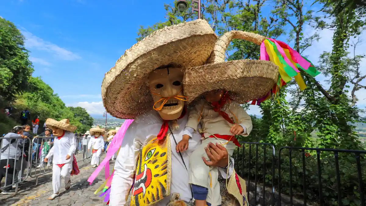 Sergio Salomón promueve la cultura en el Festival Huey Atlixcáyotl