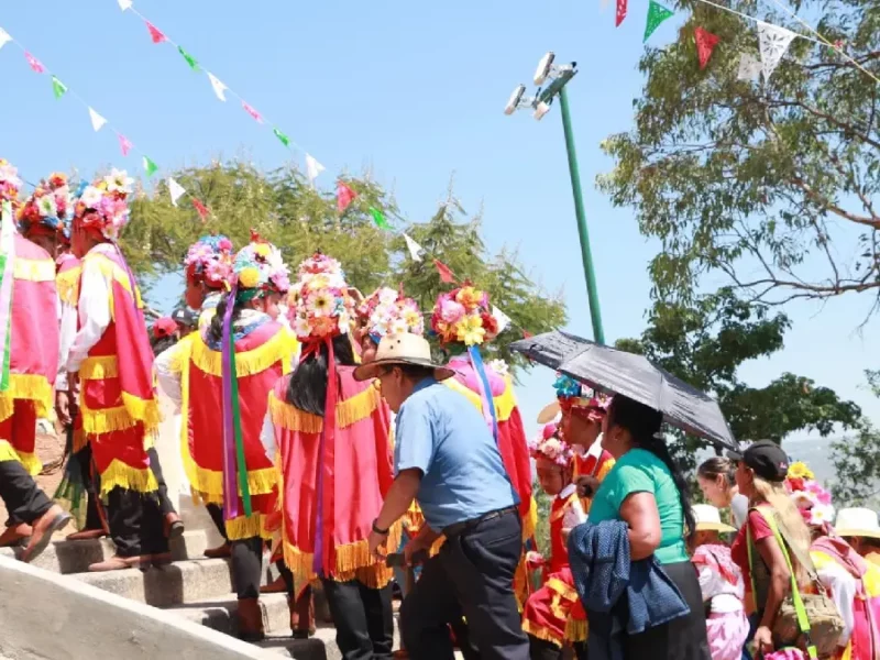 ¿Sabías qué?, previo al Huey Atlixcáyotl danzantes realizan peregrinación a la ermita de San Miguel