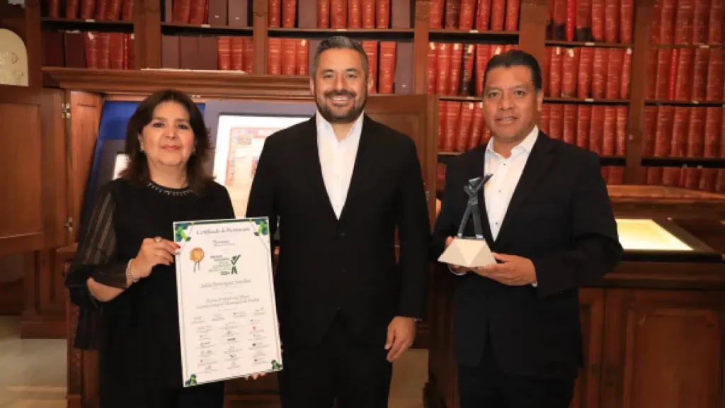 Ayuntamiento de Puebla es reconocido con premio a la mejor gestión integral municipal 2024 por Sorteo Predial Digital