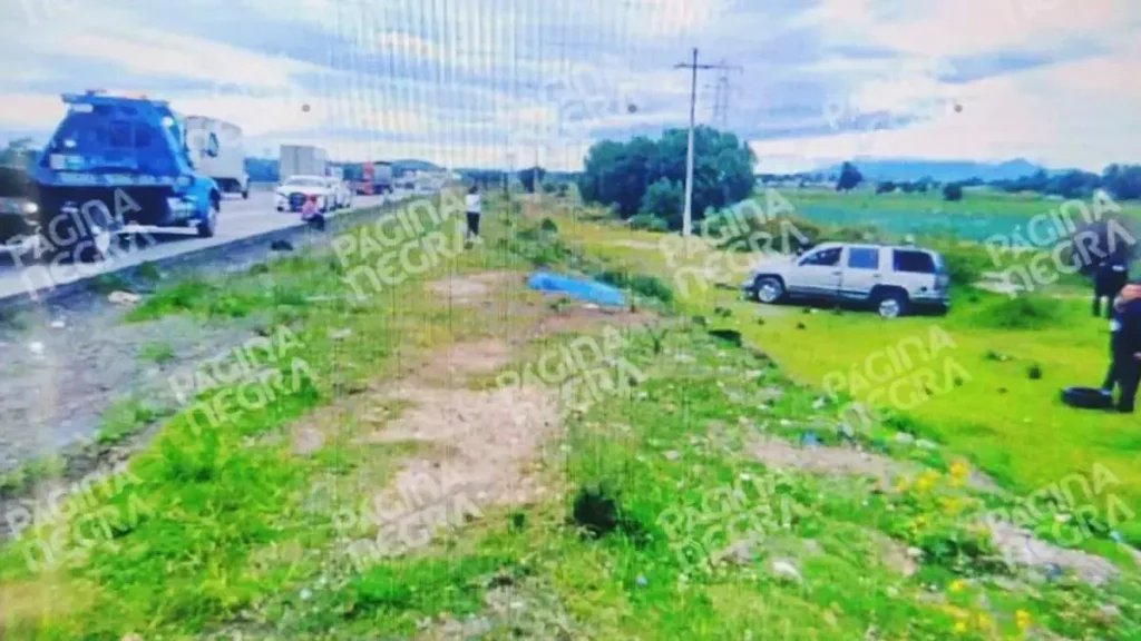 Volcadura de camioneta sobre la autopista Puebla-Orizaba deja una persona muerta y una lesionada