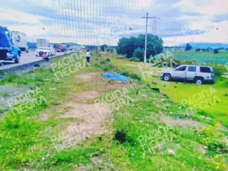 Volcadura de camioneta sobre la autopista Puebla-Orizaba deja una persona muerta y una lesionada