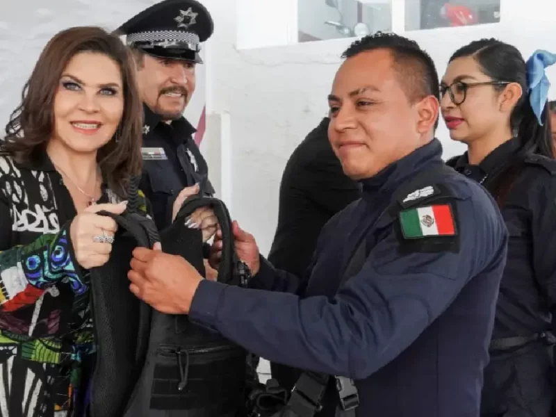 Norma Layón entrega 17 unidades, 310 uniformes y equipamiento a Seguridad Pública de Texmelucan