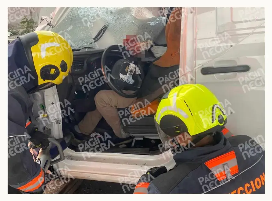 Choque entre camionetas dejó tres heridos de gravedad, uno de ellos prensado, en autopista México-Puebla