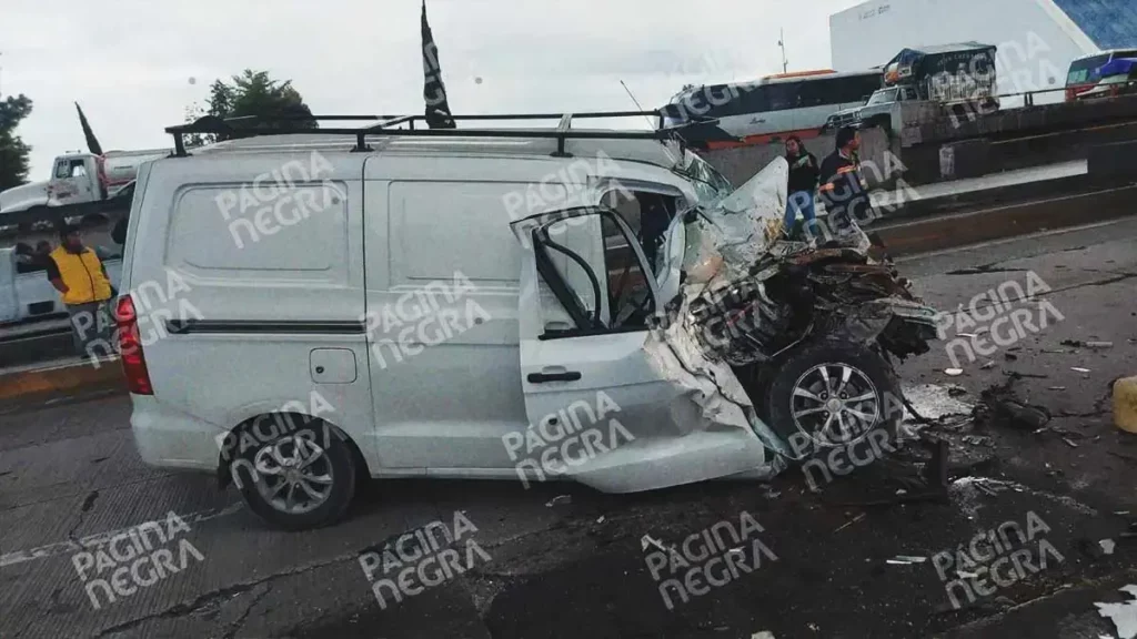 Choque entre camionetas dejó tres heridos de gravedad, uno de ellos prensado, en autopista México-Puebla