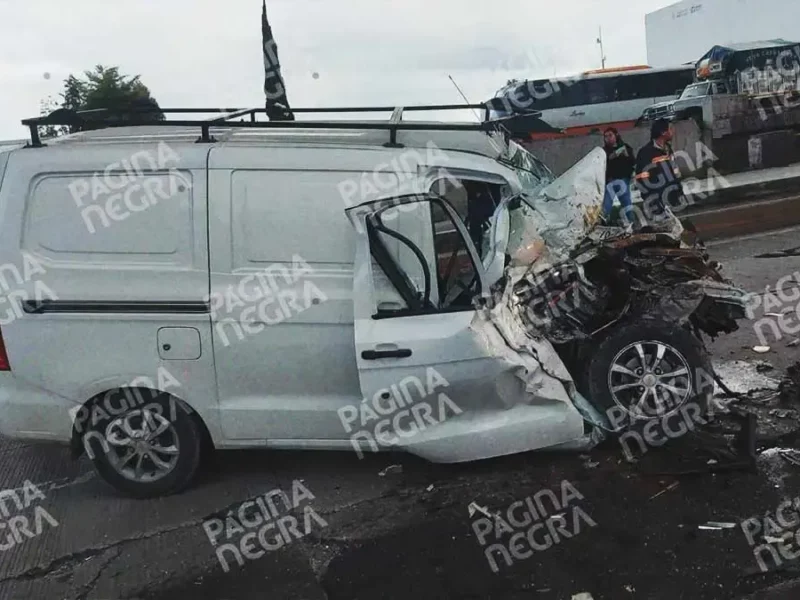 Choque entre camionetas dejó tres heridos de gravedad, uno de ellos prensado, en autopista México-Puebla