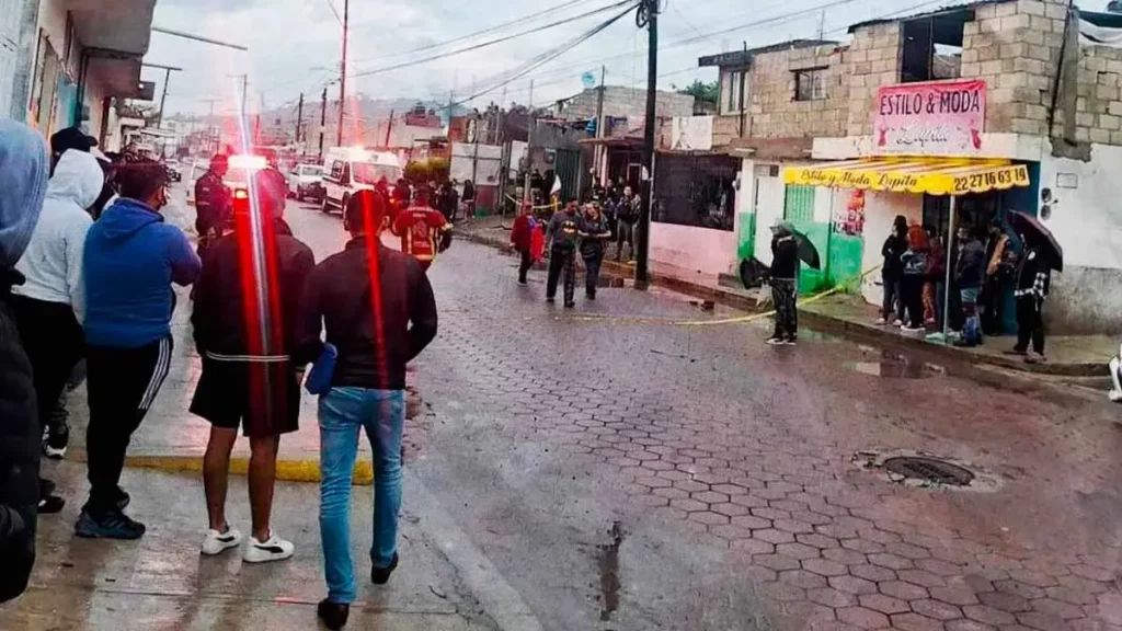 Hombres armados dispararon e hirieron a cuatro clientes de un negocio de micheladas en Amozoc