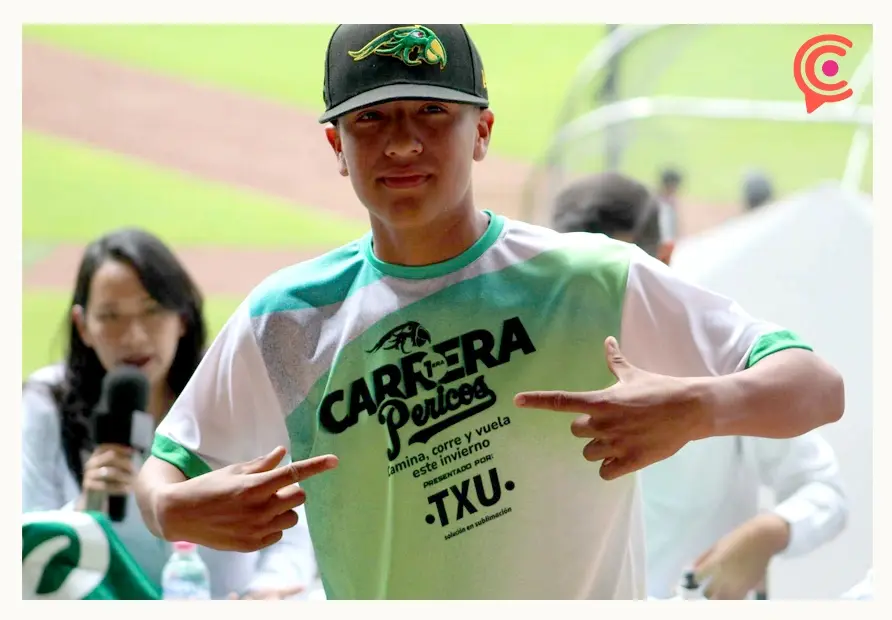 Presentan playera y medalla conmemorativa de la Carrera Pericos de Puebla 2024