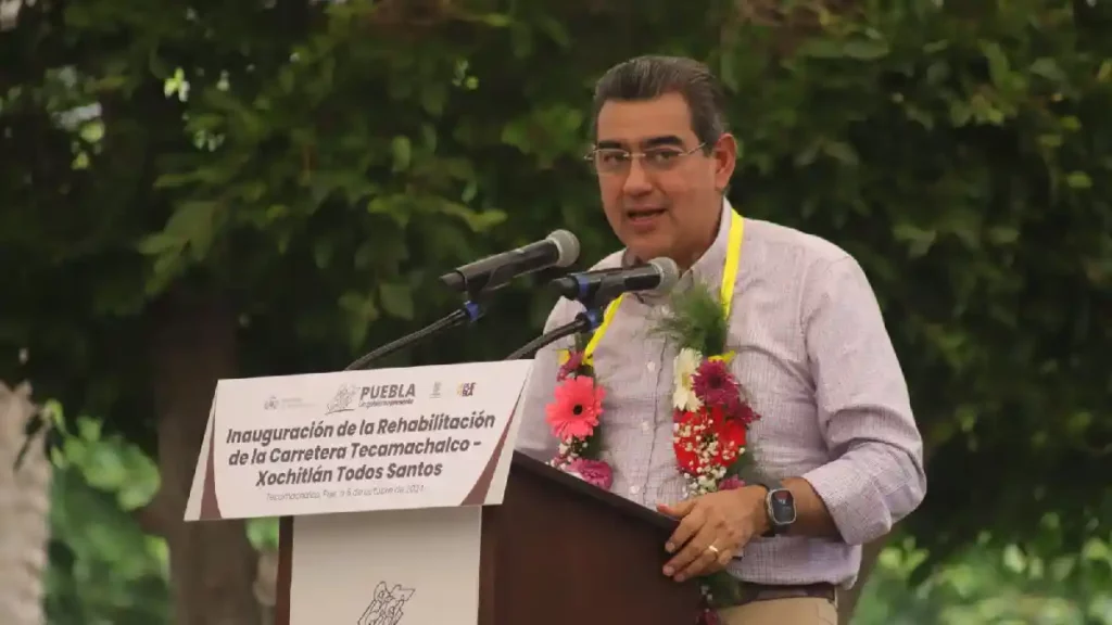 Continúa gobierno de Sergio Salomón invirtiendo recursos en todo el estado; entrega obras en tres municipios