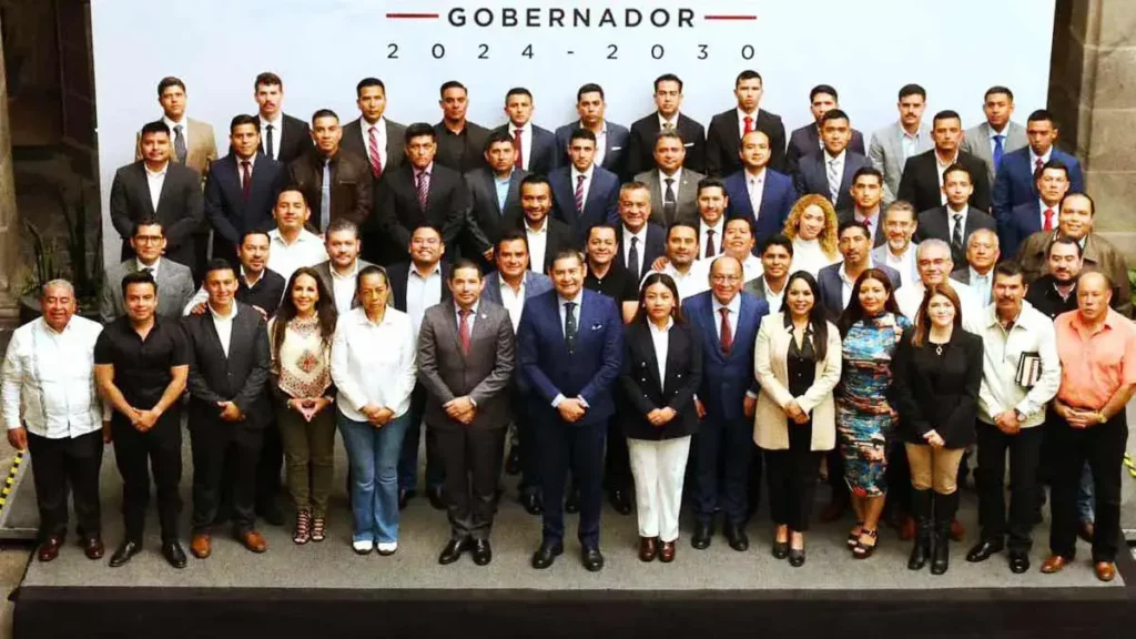 Alejandro Armenta encabeza presentación de marinos con presidentes municipales de Puebla