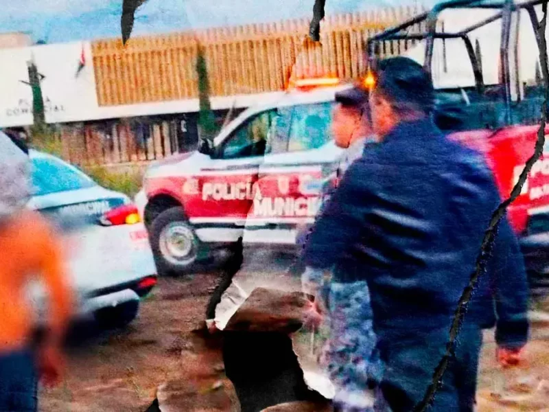 Pobladores de Nealtican detuvieron, golpearon y desnudaron a ladrones de aguacates; casi los linchan 