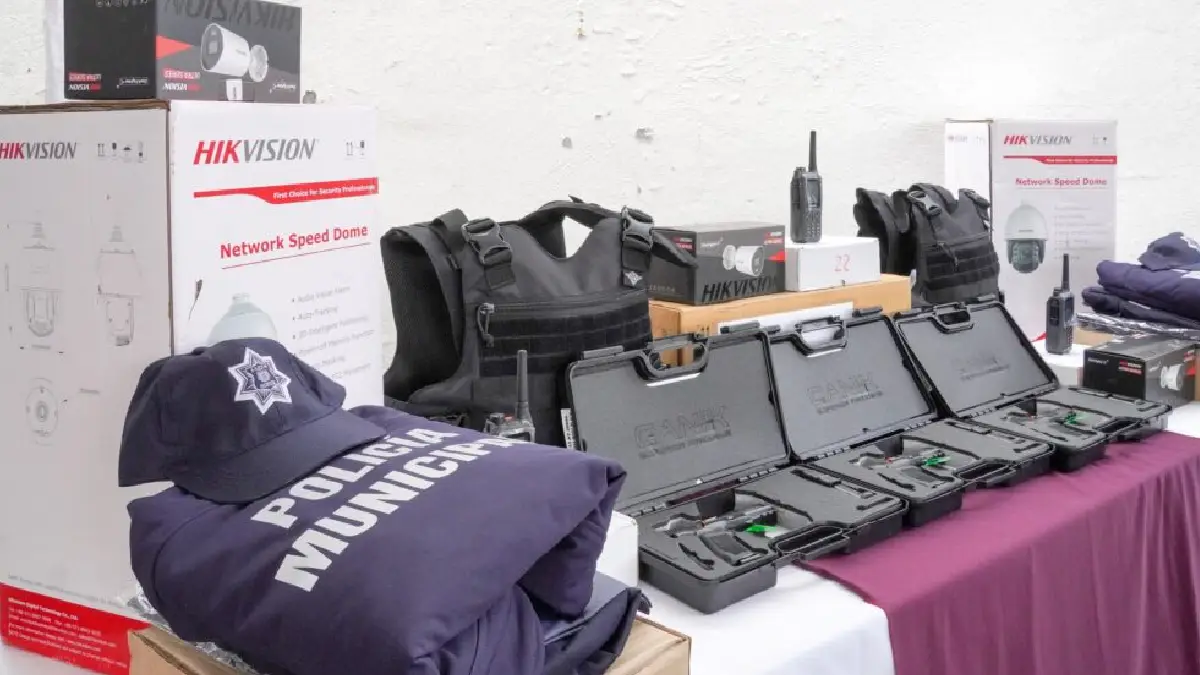 Norma Layón realiza entrega anual de armamento y equipamiento a seguridad pública de Texmelucan
