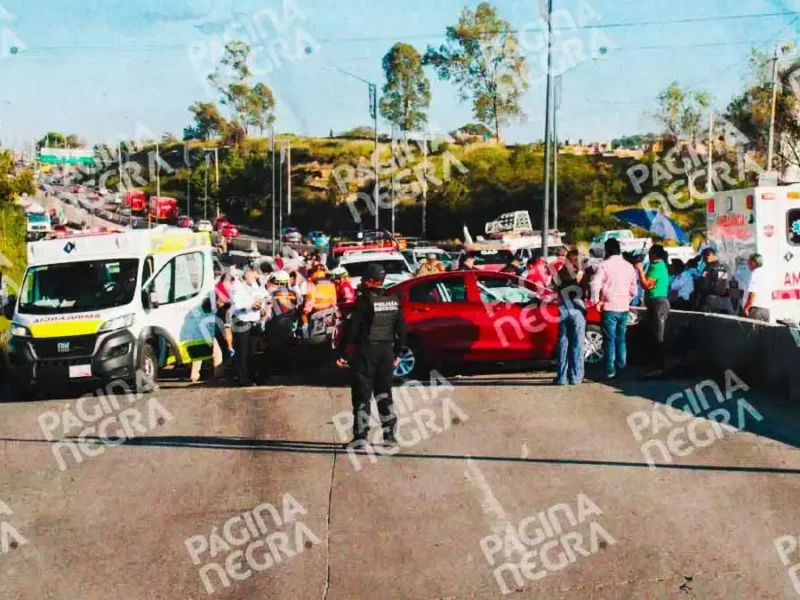 Automovilista quedó prensado y gravemente herido por choque en el Periférico Ecológico de Puebla
