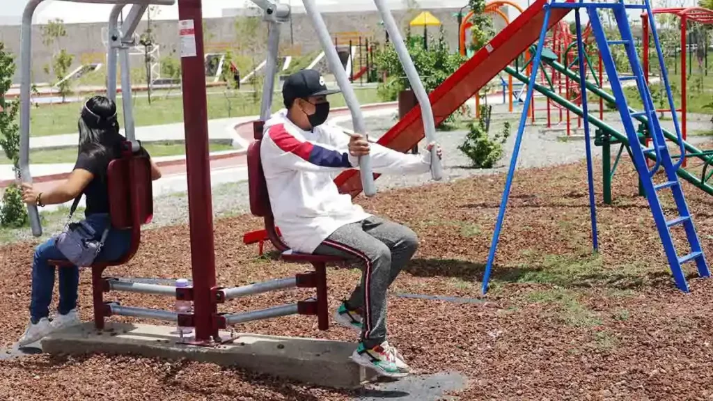 Instalarán gimnasios para calistenia en parques de Puebla; habrá rutinas con profesionales