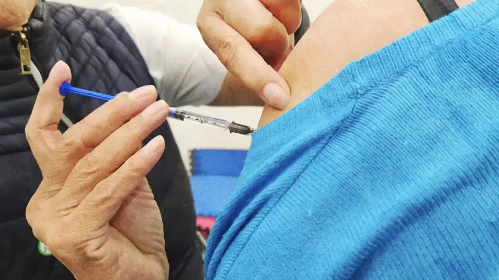 Inicia la Campaña Nacional de Vacunación contra la Influenza y Covid-19; aplicarán vacuna Patria