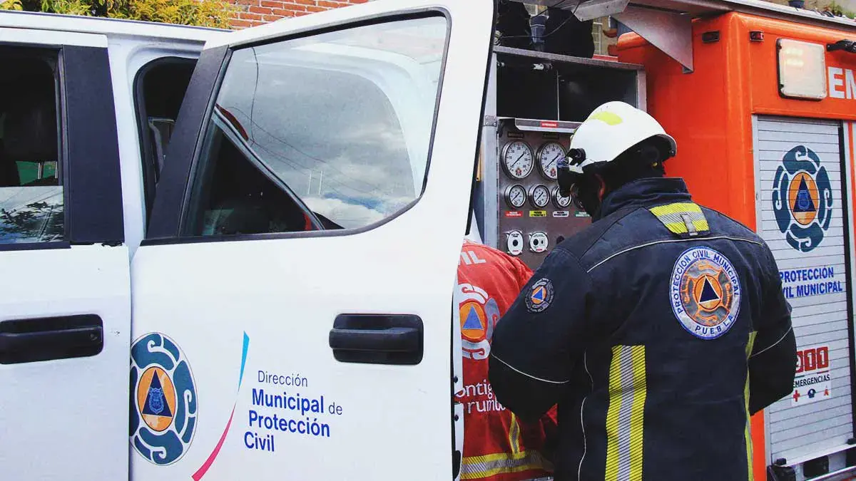 Hombre sufre quemaduras graves por explosión de boiler en la colonia Alseseca, Puebla
