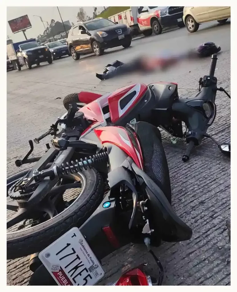 Motociclista murió decapitada en Periférico Ecológico de Puebla; camión la atropelló