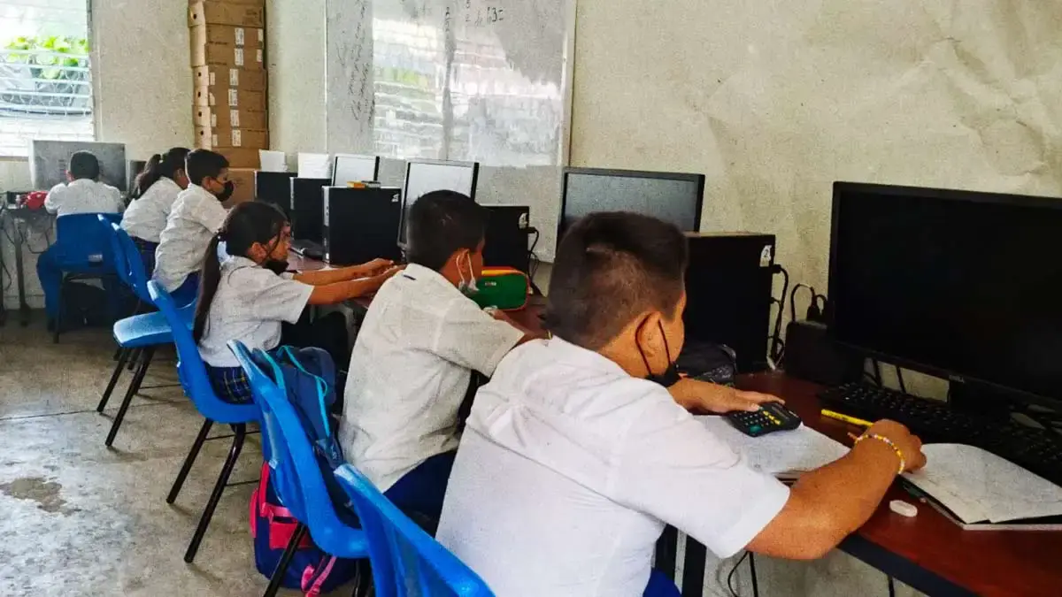 Regidora de Movimiento Ciudadano impulsará donación de computadoras en juntas auxiliares de Puebla