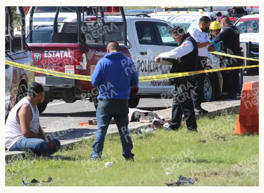 Víctor perdió el control de su camioneta, volcó y murió sobre Periférico Ecológico de Puebla