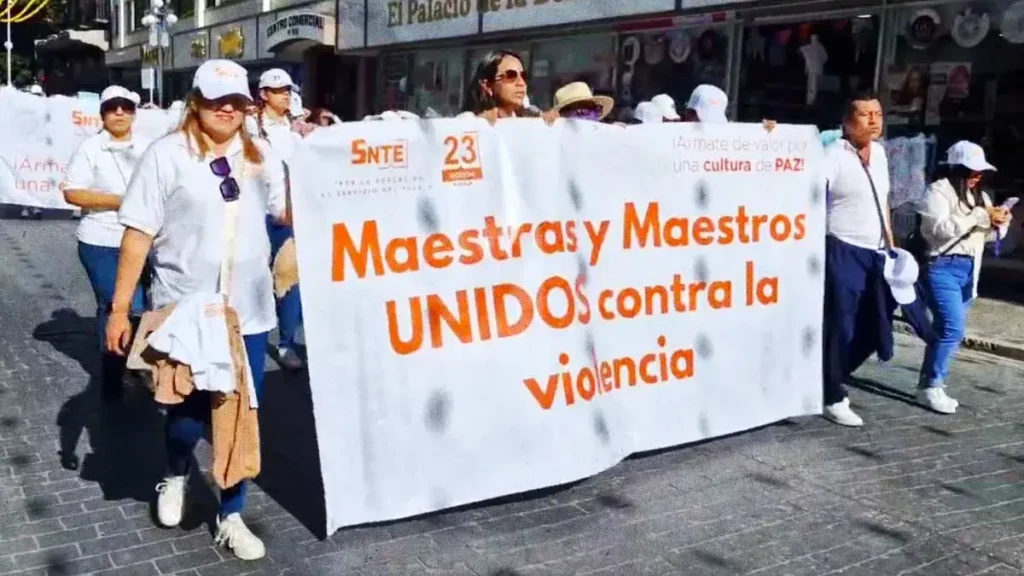 Maestros del SNTE 23 realizaron una “Caminata por la Paz” en Puebla