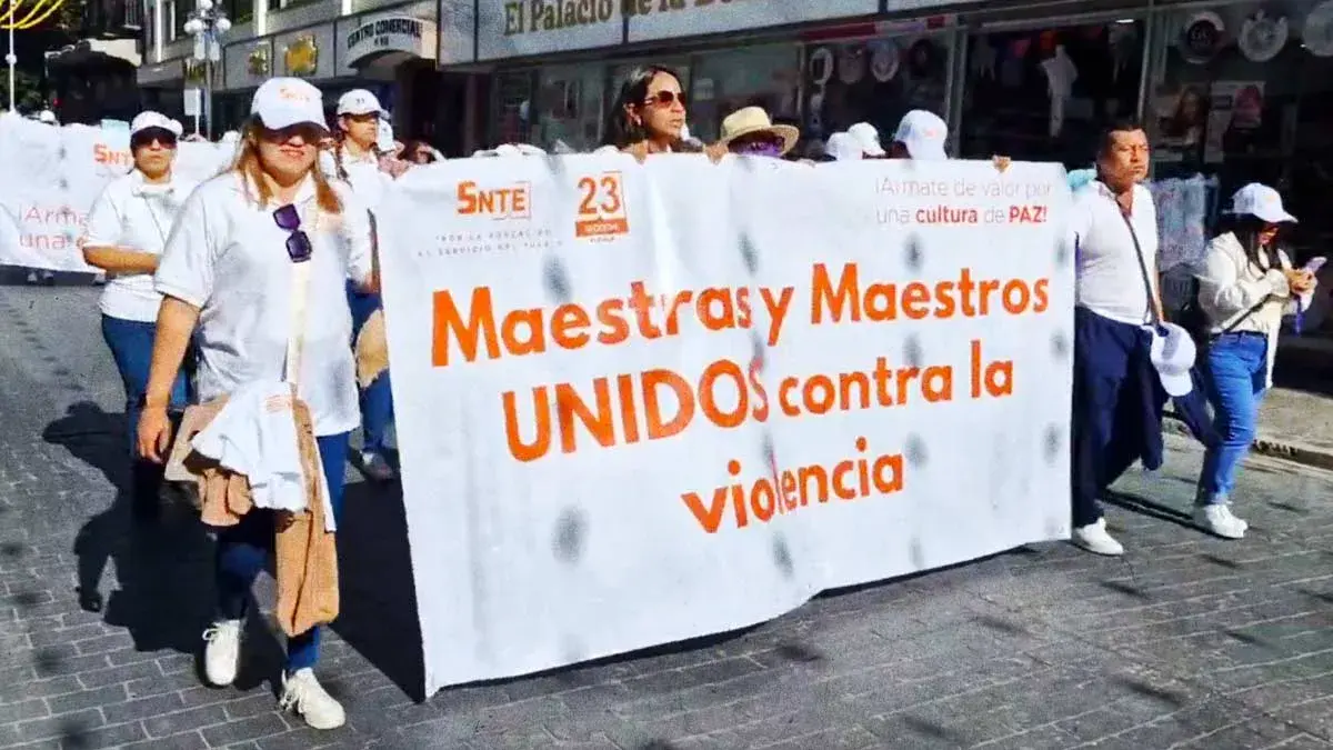 Maestros del SNTE 23 realizaron una “Caminata por la Paz” en Puebla