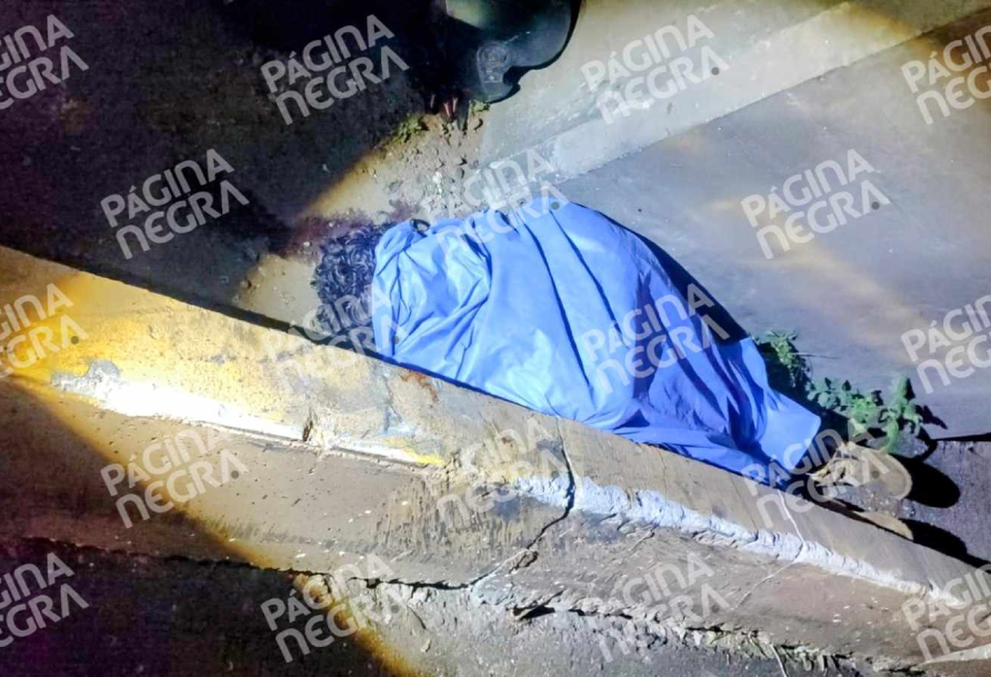 Motociclista chocó contra uno de los pilares de la autopista México-Puebla, murió sobre la vialidad