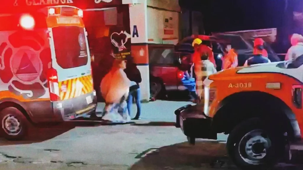 Mujer murió al chocar contra una estética mientras intentaba huir en Puebla