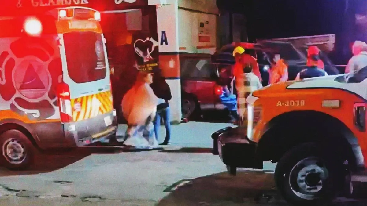 Mujer murió al chocar contra una estética mientras intentaba huir en Puebla