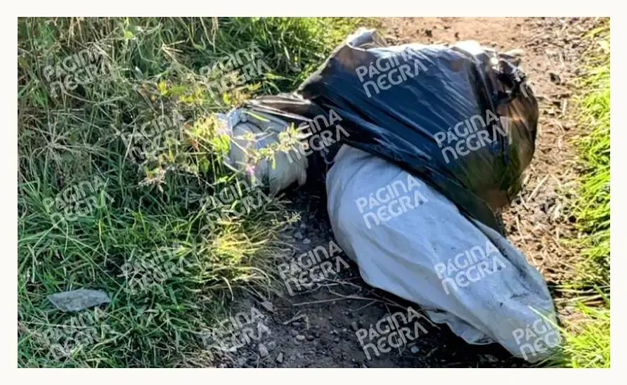 Abandonan cuerpo envuelto en cobijas y embolsado en la autopista México-Puebla