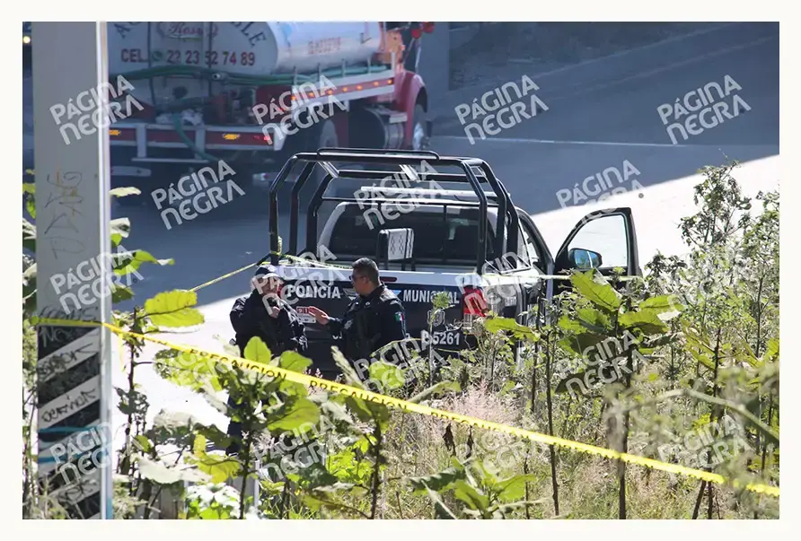 Abandonan cuerpo envuelto en cobijas y embolsado en la autopista México-Puebla