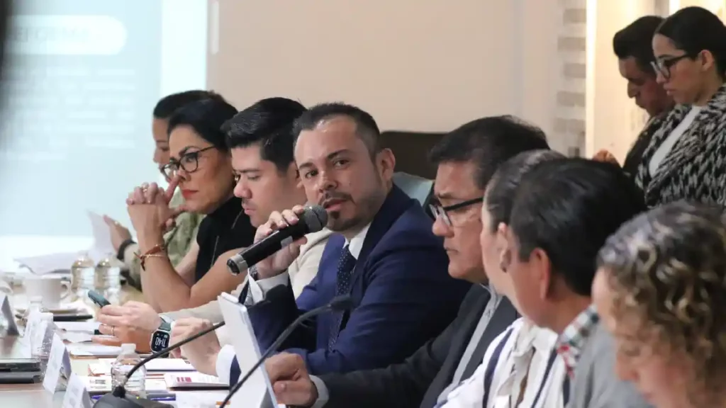 Avala Comisión del Congreso reformas a la Constitución federal, en materia de vías y transporte ferroviario