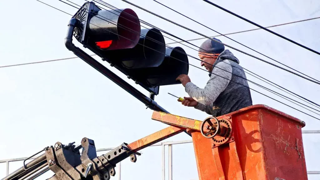 Ayuntamiento de Puebla colocará 400 semáforos con tecnología LED