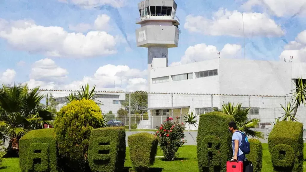 Suspenden actividades en el Aeropuerto de Puebla hoy por caída de ceniza