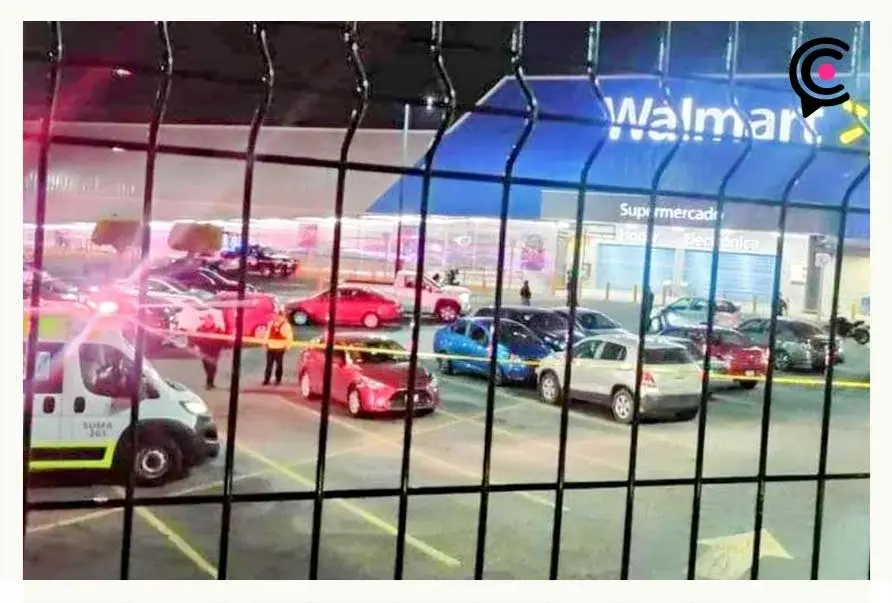 Asesinan a balazos a hombre dentro de camioneta en estacionamiento del Walmart Las Ánimas, Puebla