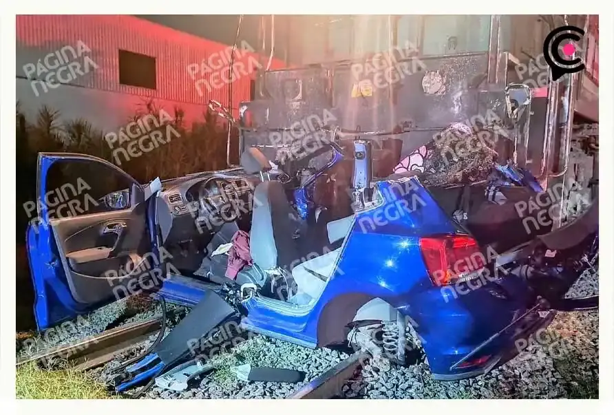 Tren arrolla auto durante rodada en bulevar Hermanos Serdán de Puebla; muere conductora
