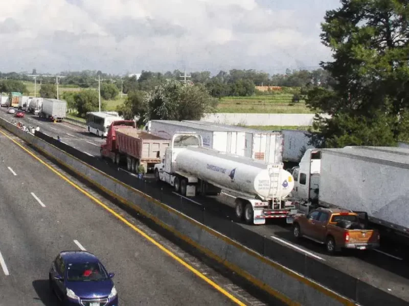 Cierran la autopista Acatzingo-Ciudad Mendoza por deslave
